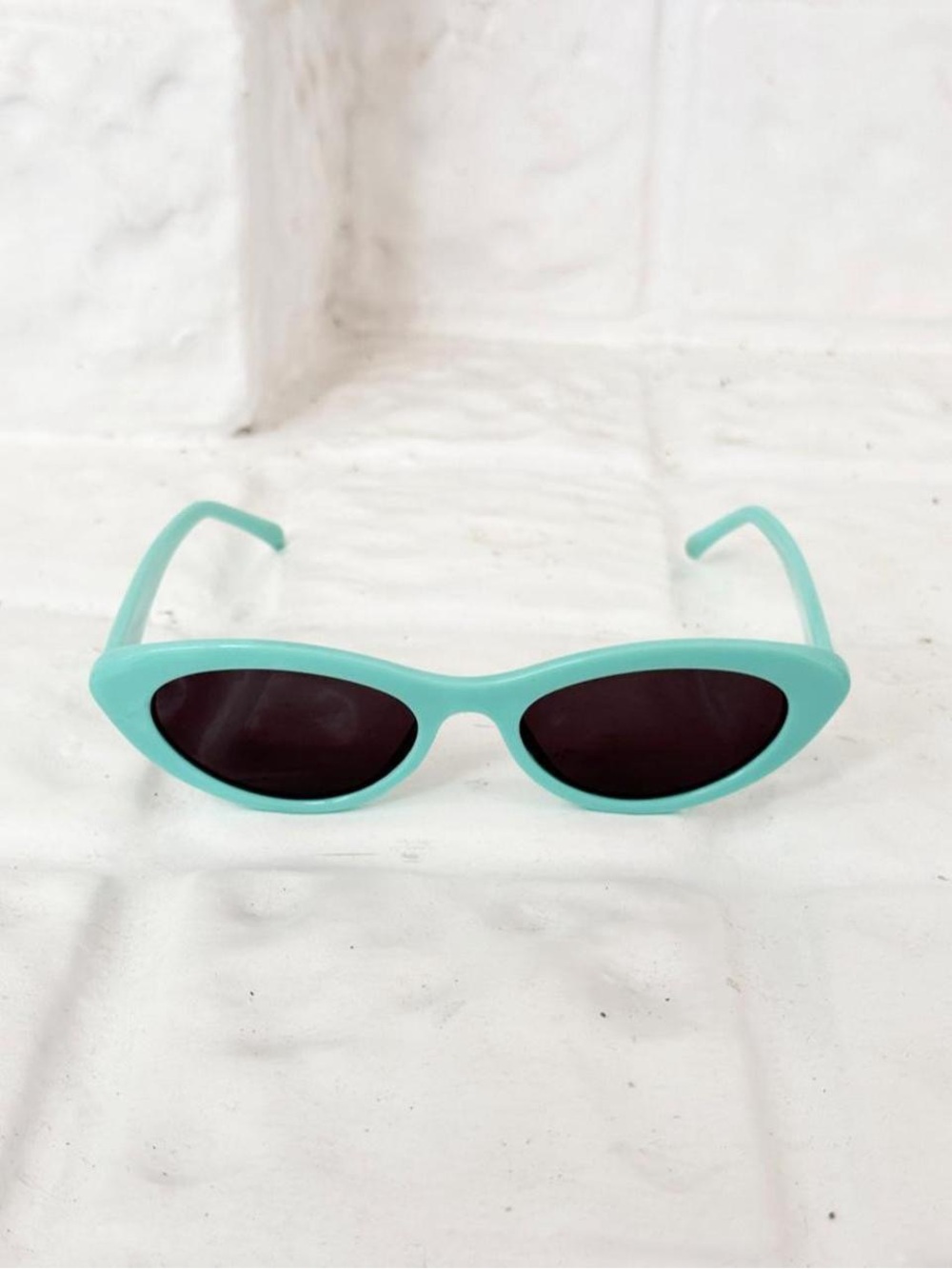 Aqua 90s oval cat eye sunglasses ୨୧